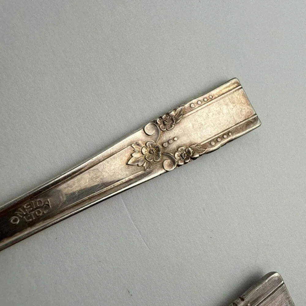 Wm A Rogers 1940 ARTISTIC Pattern Sugar Spoon & Butter Knife Oneida Ltd
